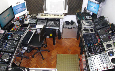 Equipamentos do aborat�rio do curso de DJ Xtreme
