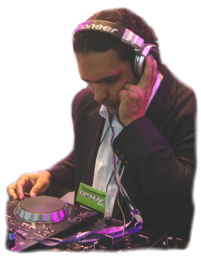 DJ WJP analista, crítico e especialista em treinamento DJ. Instrutor do curso desde 1999.