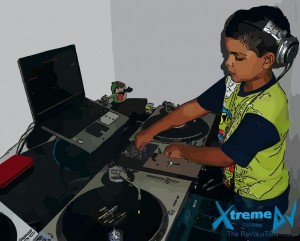 DJ_mixando_Toca-Discos_Vinil_-_classificacao_das_especialidades_profissionais_dos_DJs_imagem_07