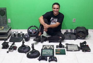 Minha coleção de joysticks / controles para simuladores Minha coleção de joysticks / controles para simuladores de voo e de corridas automobilísticas.