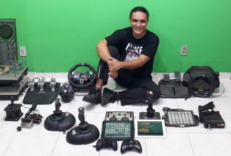 Minha coleção de joysticks / controles para simuladores Minha coleção de joysticks / controles para simuladores de voo e de corridas automobilísticas.